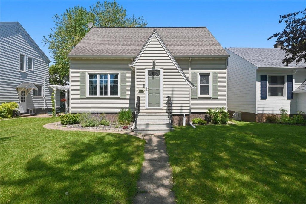 Photo of 915 N 22nd Street, Superior, WI 54880 (MLS # 7094769)