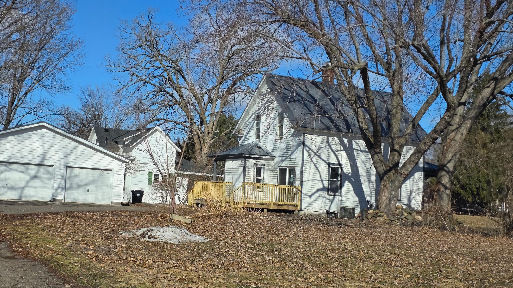 205 Main Street W