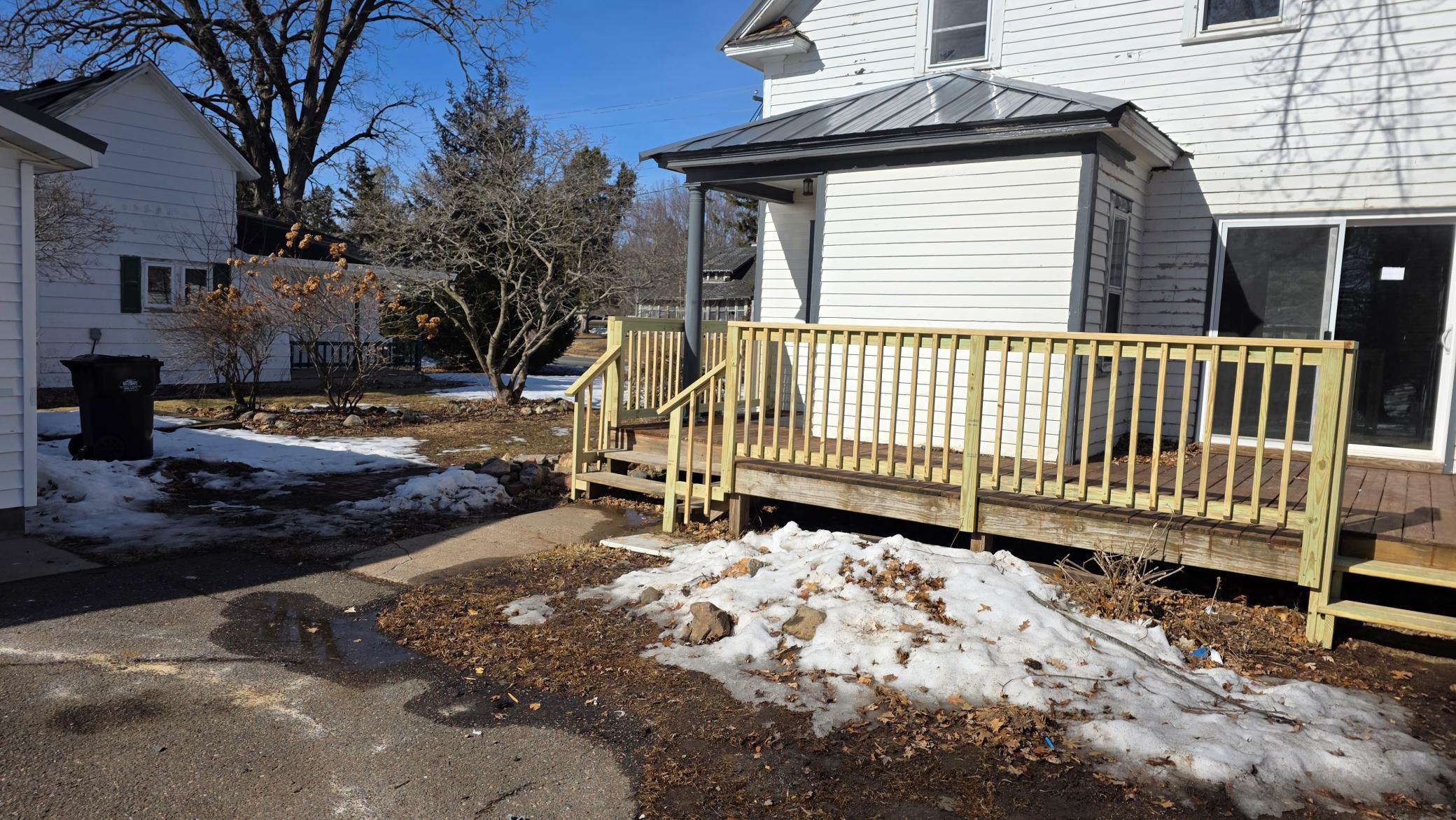 205 Main Street W