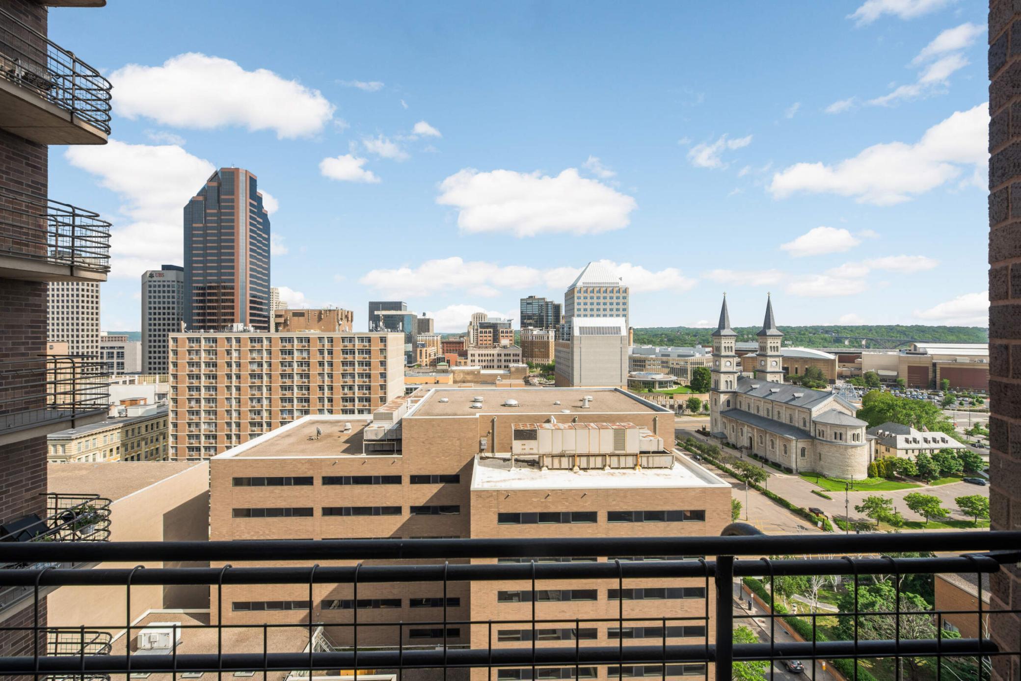 26 10th Street W 1507