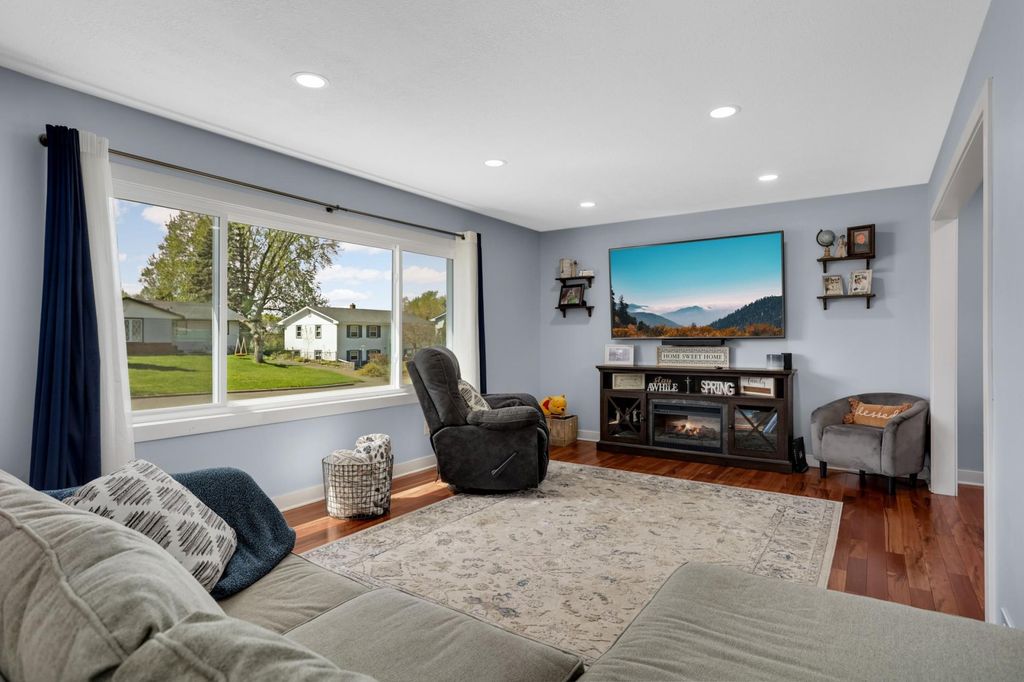 Photo of 2183 Radatz Avenue, Maplewood, MN 55109 (MLS # 7064260)