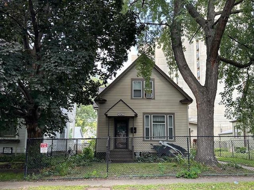 Photo of 609 Case Avenue, Saint Paul, MN 55130 (MLS # 7011178)