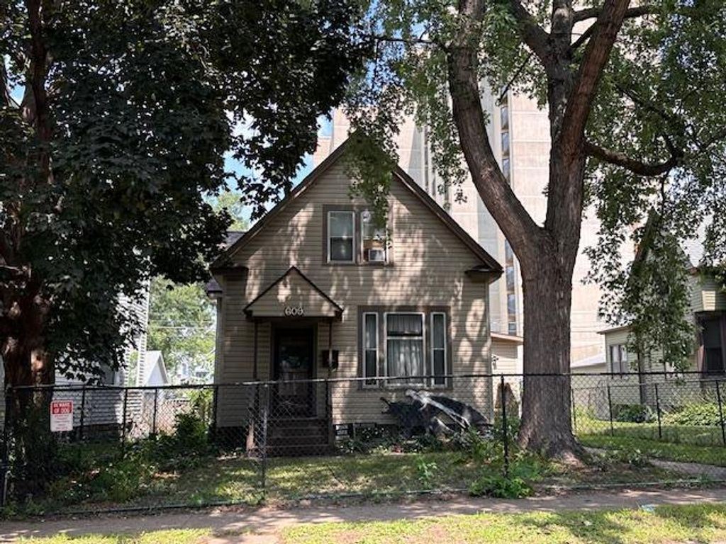 Photo of 609 Case Avenue, Saint Paul, MN 55130 (MLS # 7011178)