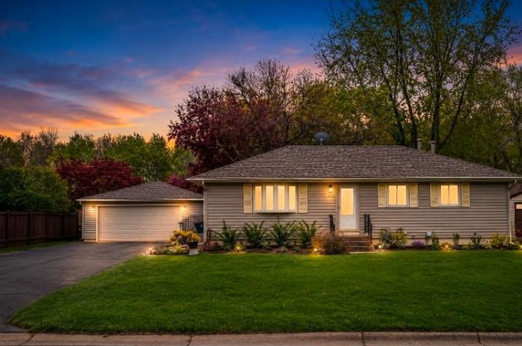 Photo of 1524 121st Avenue NE, Blaine, MN 55449 (MLS # 7075633)