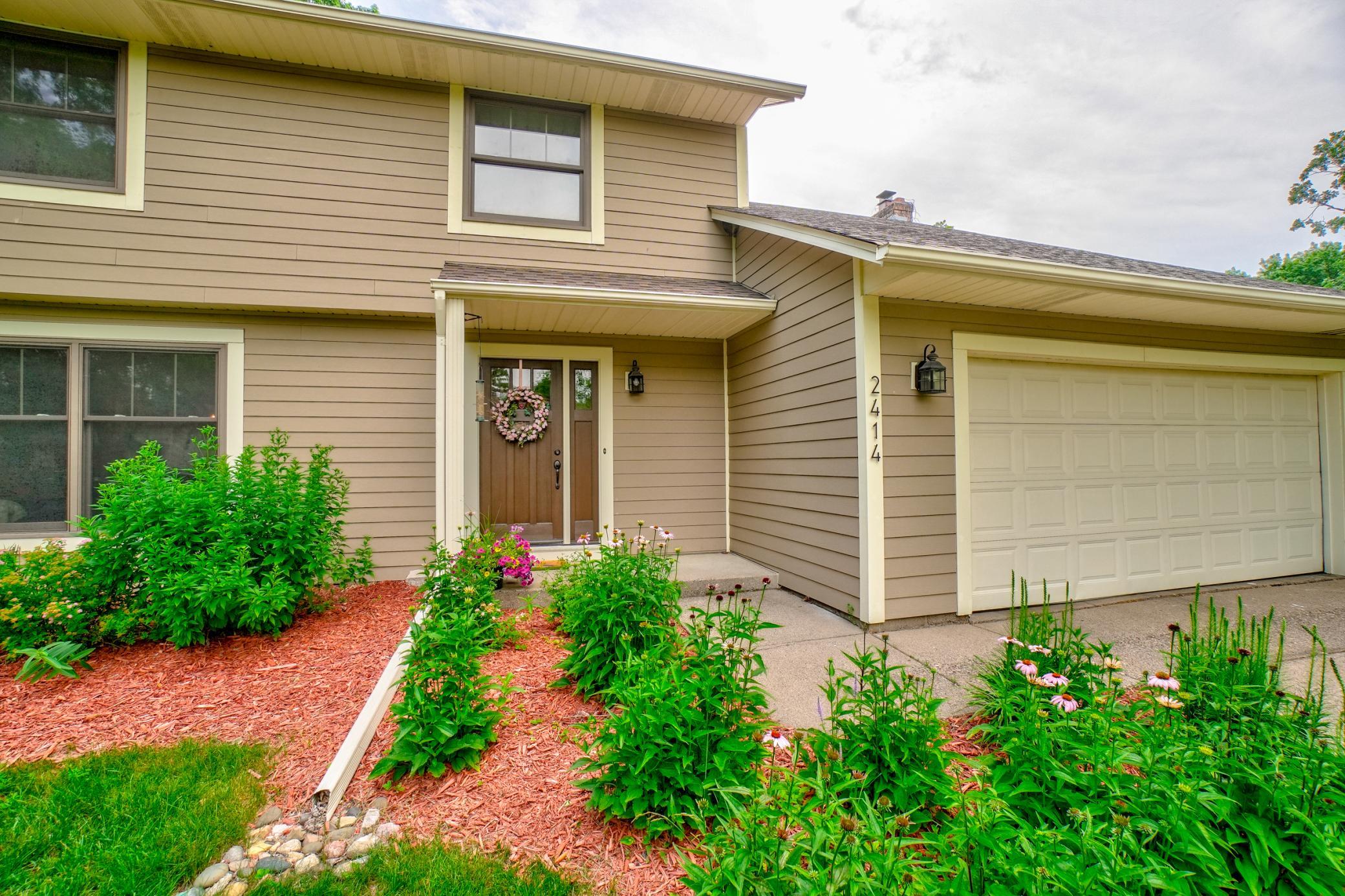 2414 Oakridge Court