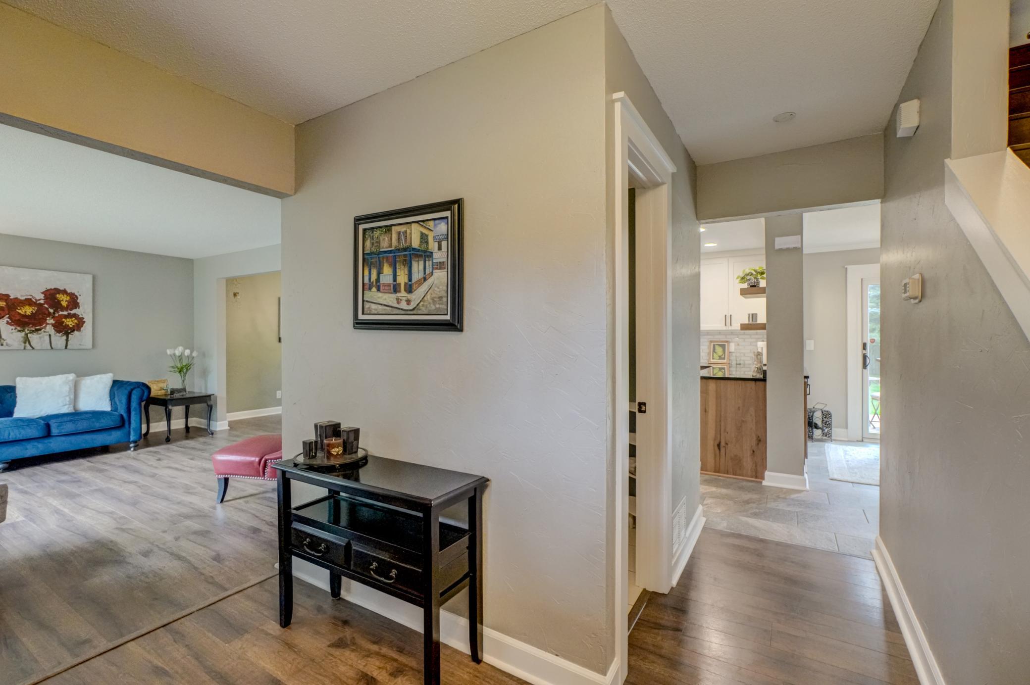 2414 Oakridge Court