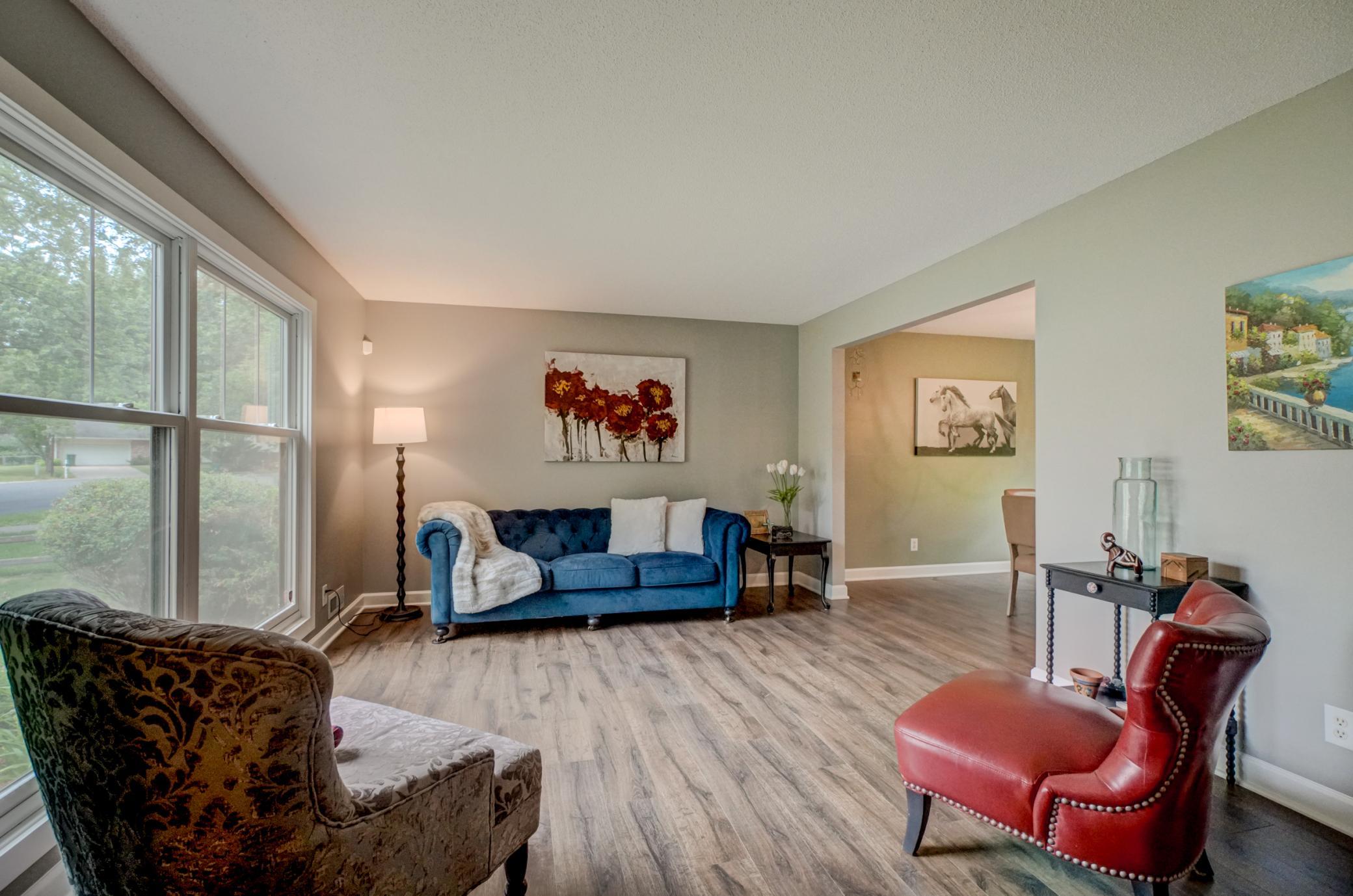 2414 Oakridge Court