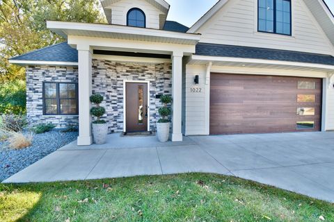 1022 Gardner Street E Wayzata MN 55391