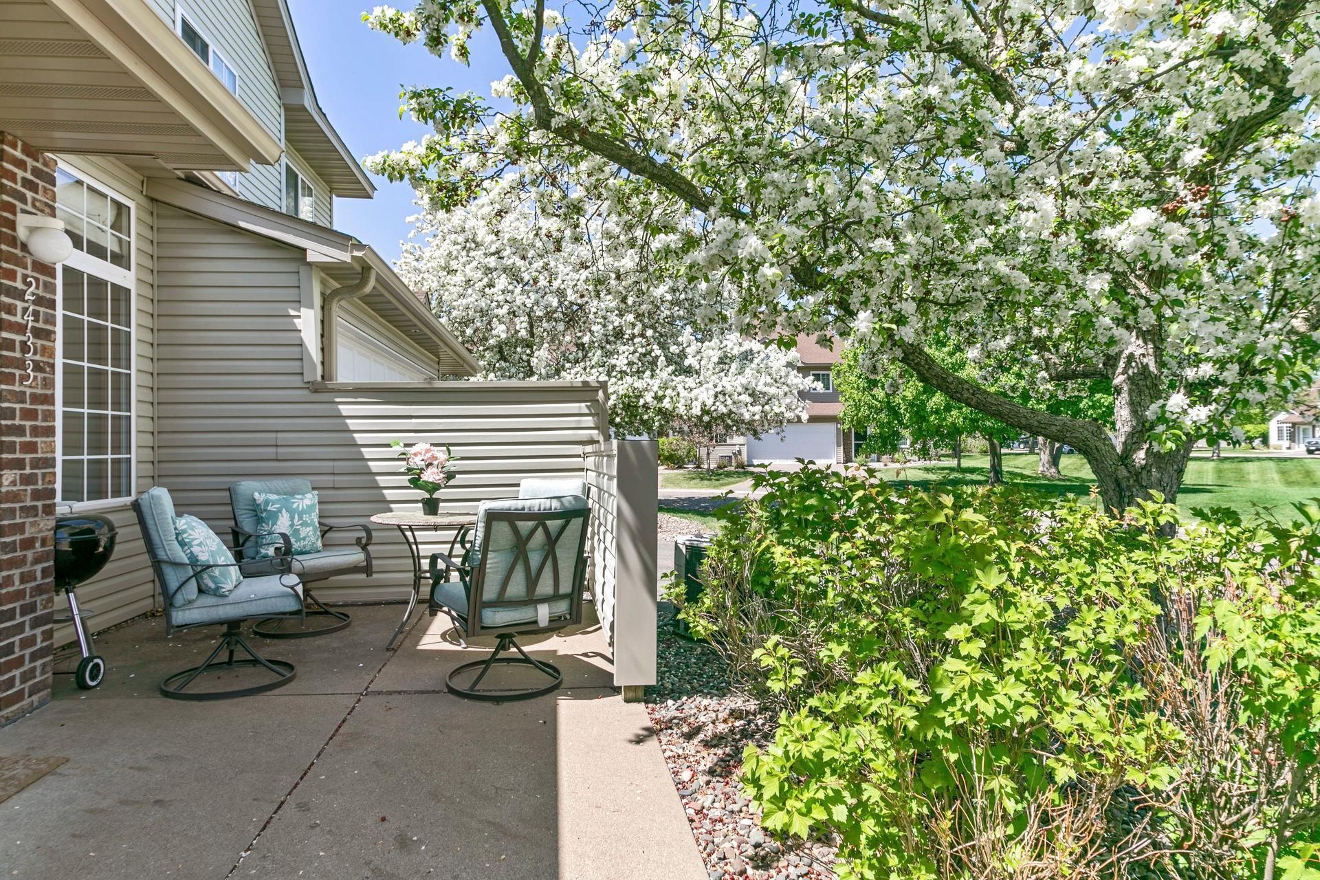 2433 Oakridge Circle