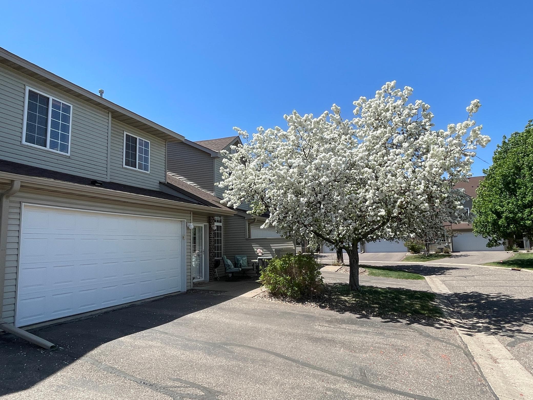 2433 Oakridge Circle