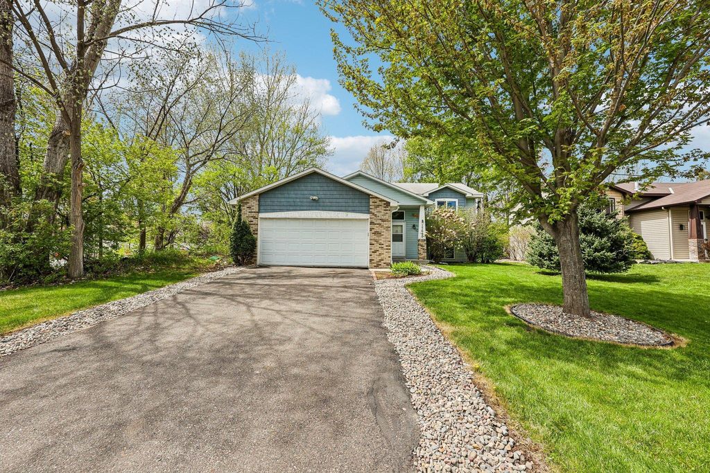 Photo of 17640 89th Avenue N, Maple Grove, MN 55311 (MLS # 7072777)