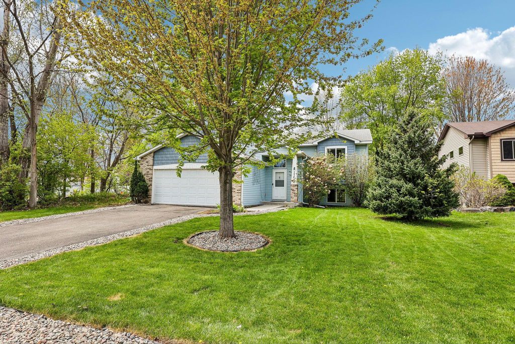 Photo of 17640 89th Avenue N, Maple Grove, MN 55311 (MLS # 7072777)