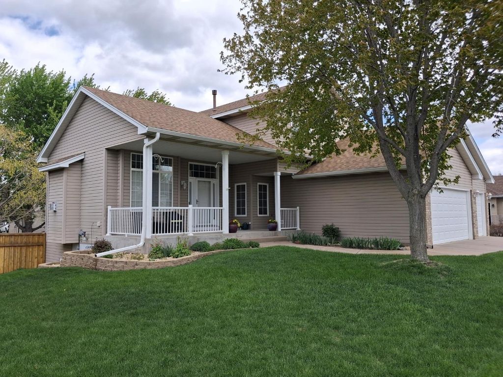 Photo of 4522 Impatiens Avenue N, Brooklyn Park, MN 55443 (MLS # 7053858)