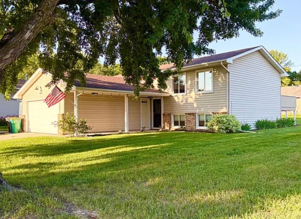 Photo of 1902 Brookside Drive, Albert Lea, MN 56007 (MLS # 7036436)
