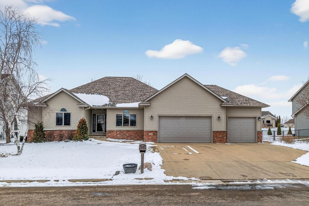 Photo of 1408 27th Street SW, Austin, MN 55912 (MLS # 7007763)