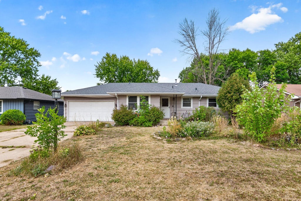 Photo of 8820 60th Avenue N, New Hope, MN 55428 (MLS # 7100340)