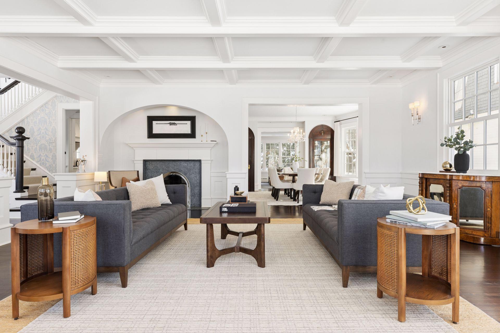 2735 E Lake Of The Isles Parkway