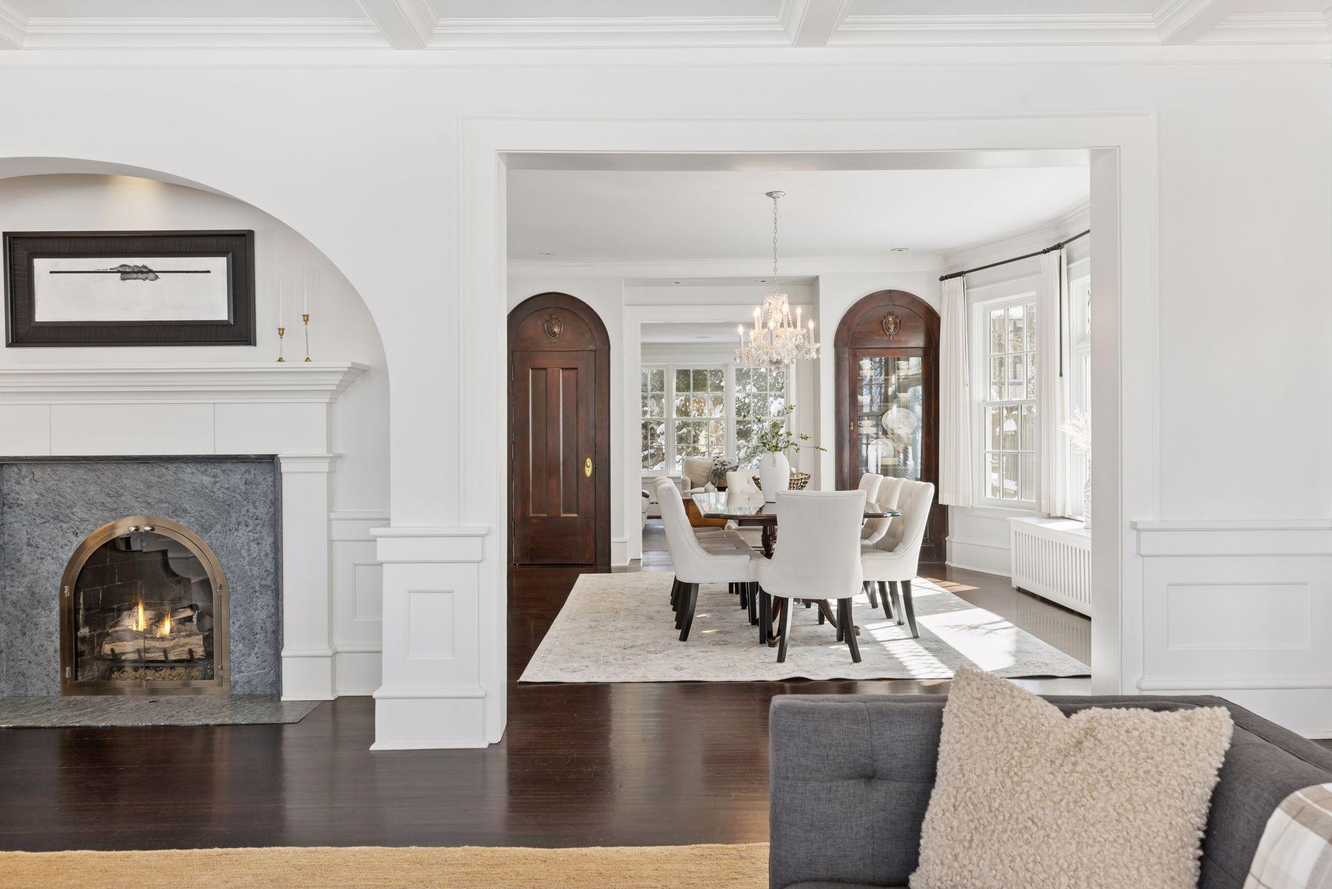 2735 E Lake Of The Isles Parkway