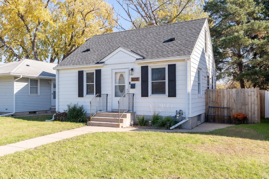 Photo of 5909 Xerxes Avenue S, Minneapolis, MN 55410 (MLS # 6823281)