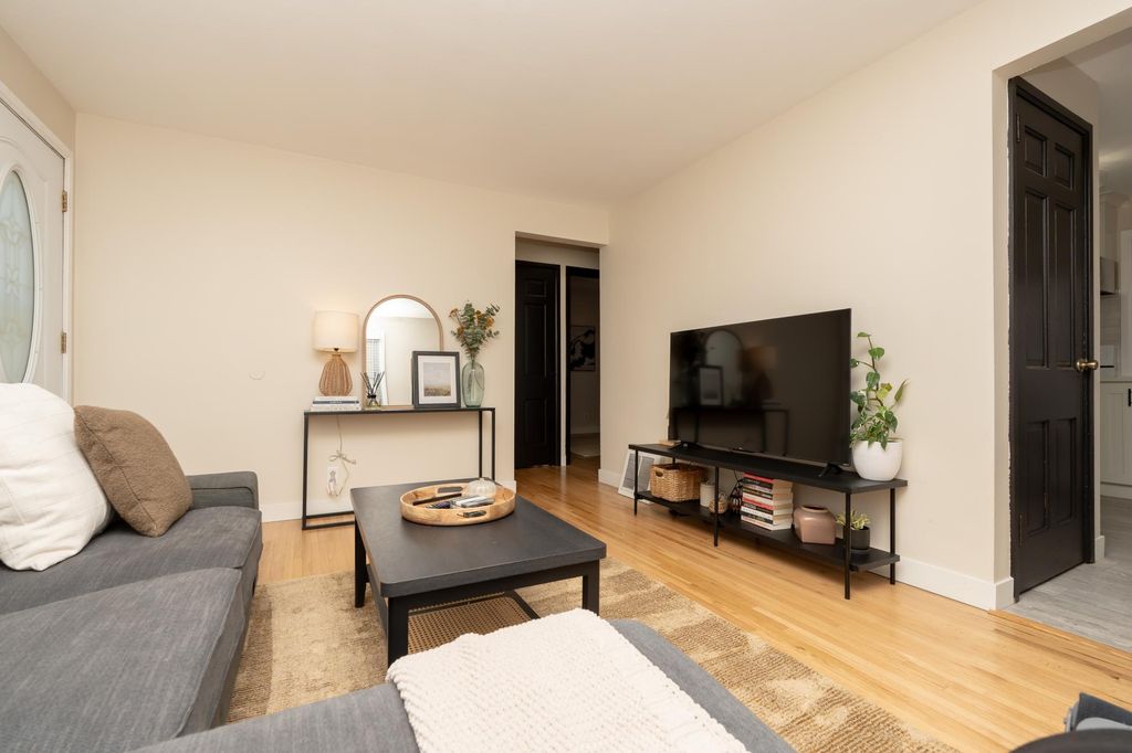 Photo of 5909 Xerxes Avenue S, Minneapolis, MN 55410 (MLS # 6823281)