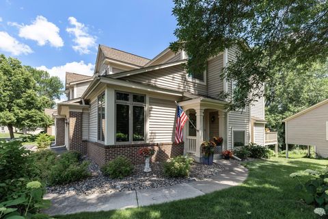 1503 Summit Shores W Burnsville MN 55306