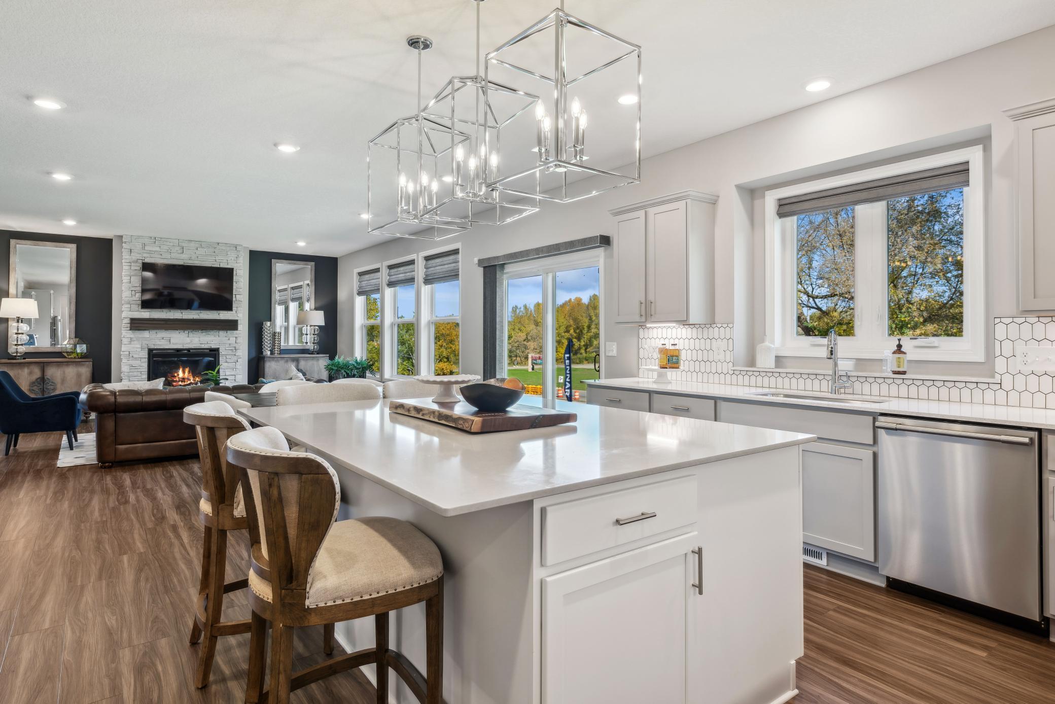 1903 Royal Boulevard N
