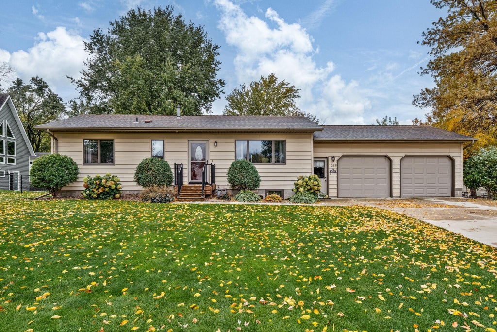 Photo of 1085 Robert Place SW, Owatonna, MN 55060 (MLS # 7160576)