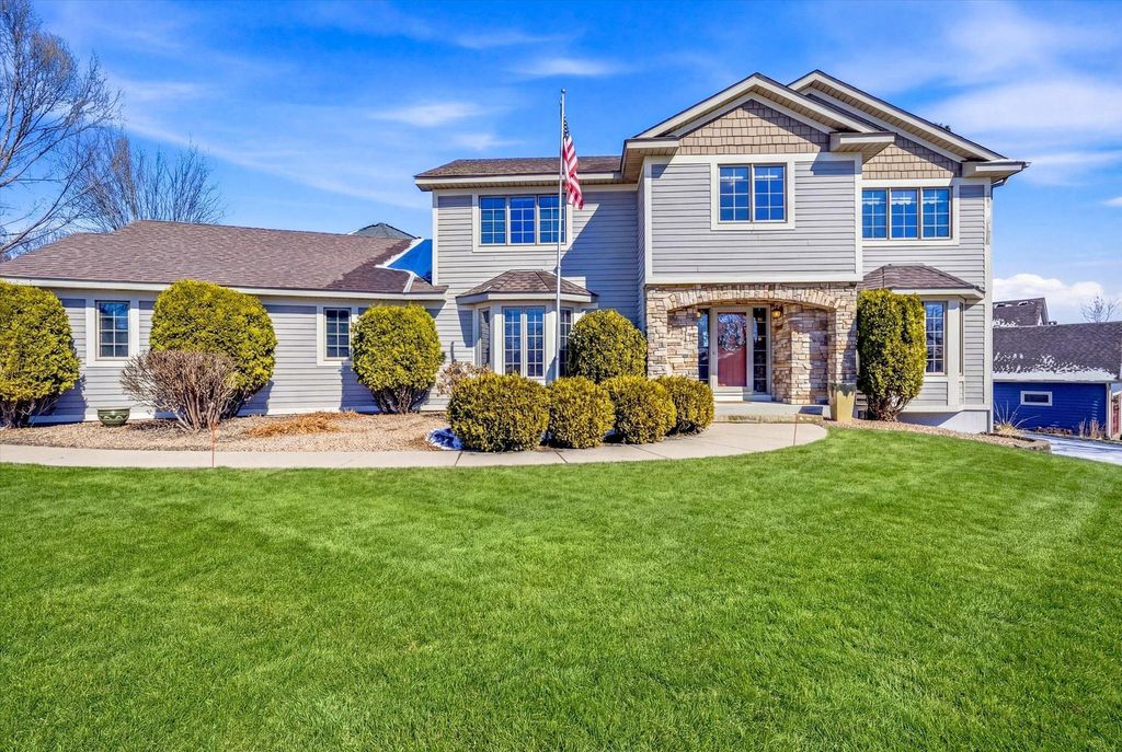 Photo of 585 High Ridge Circle, Mendota Heights, MN 55118 (MLS # 6784178)