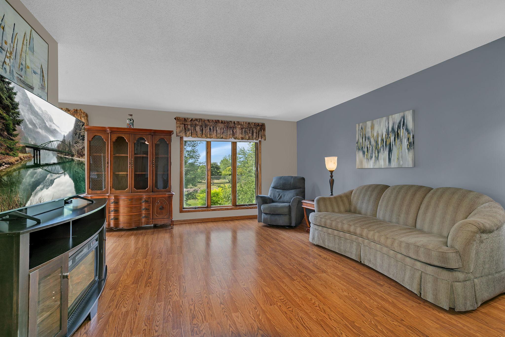 1735 Hazelwood Circle