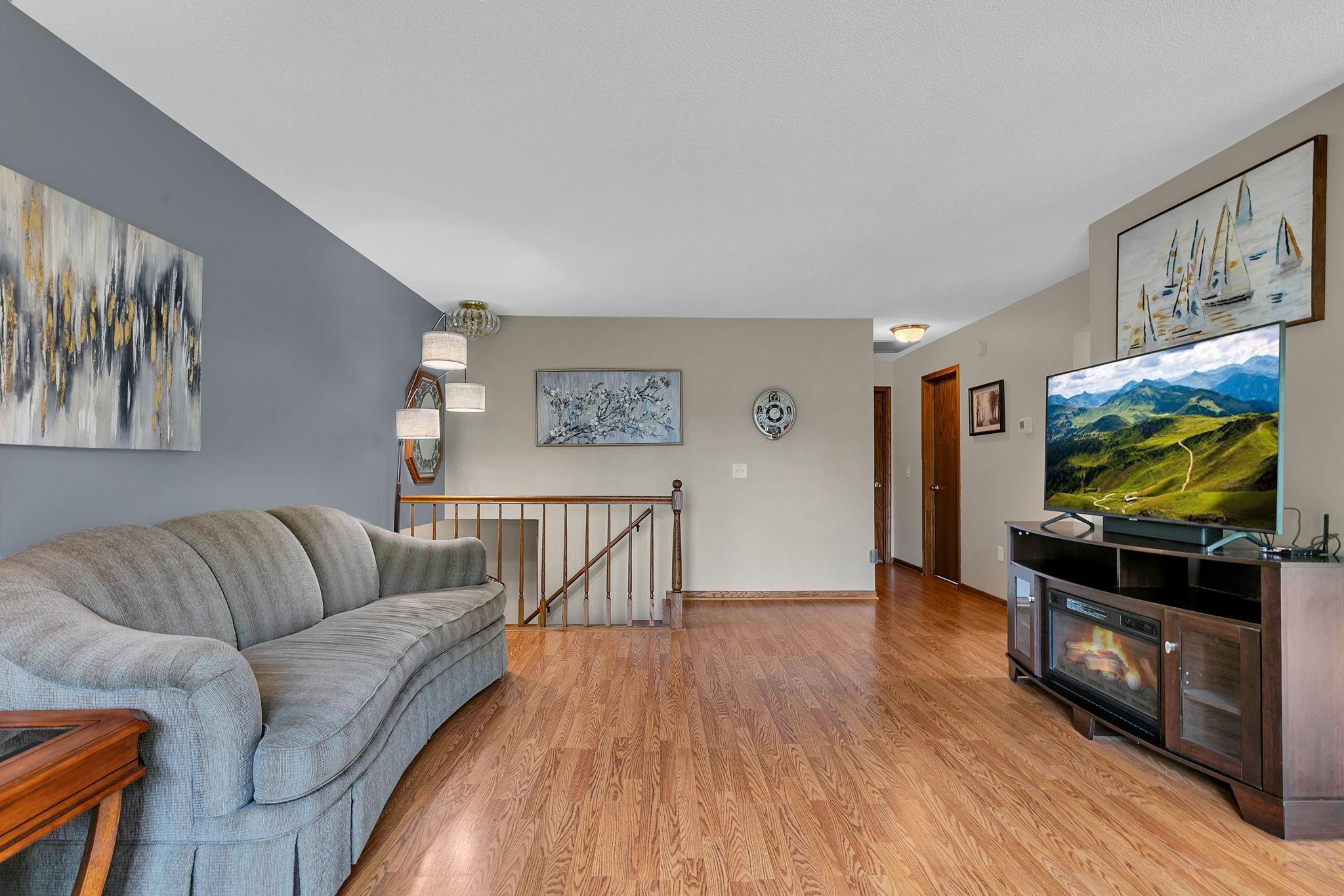 1735 Hazelwood Circle