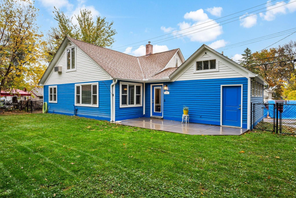 Photo of 3310 Sheridan Avenue N, Minneapolis, MN 55412 (MLS # 7163222)