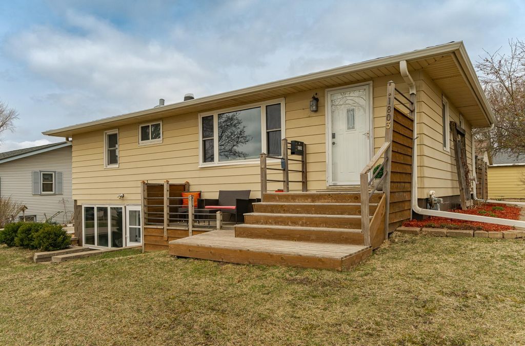 Photo of 1803 15th Street NW, Rochester, MN 55901 (MLS # 7054134)