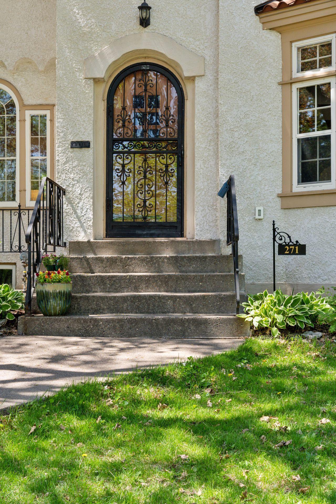 271 Mount Curve Boulevard