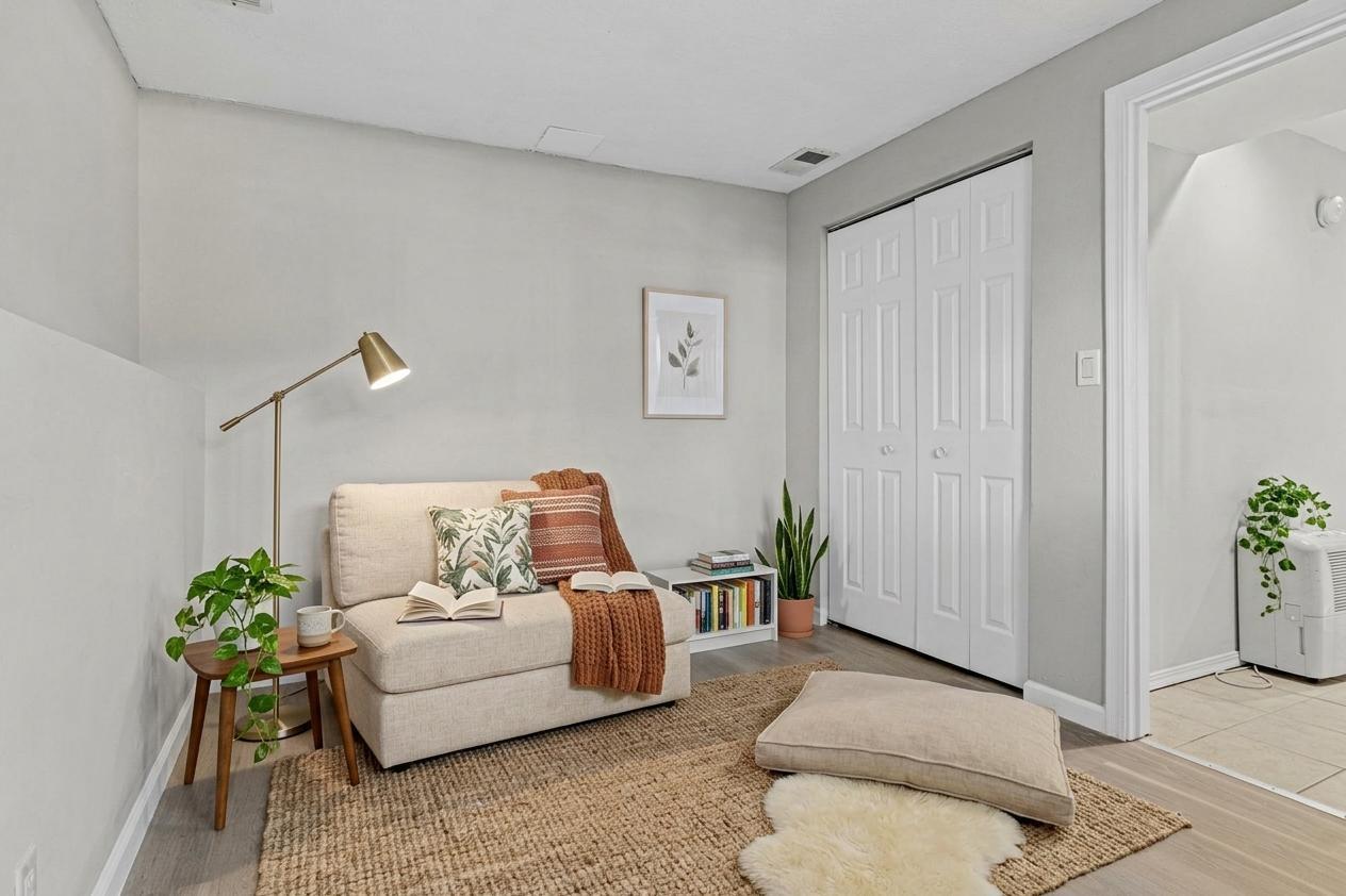 87 Cook Avenue W