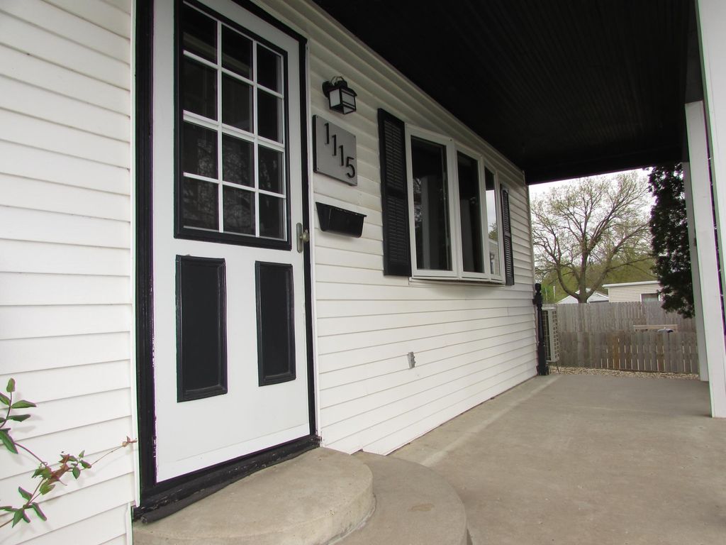 Photo of 1115 Albion Avenue, Fairmont, MN 56031 (MLS # 7062188)