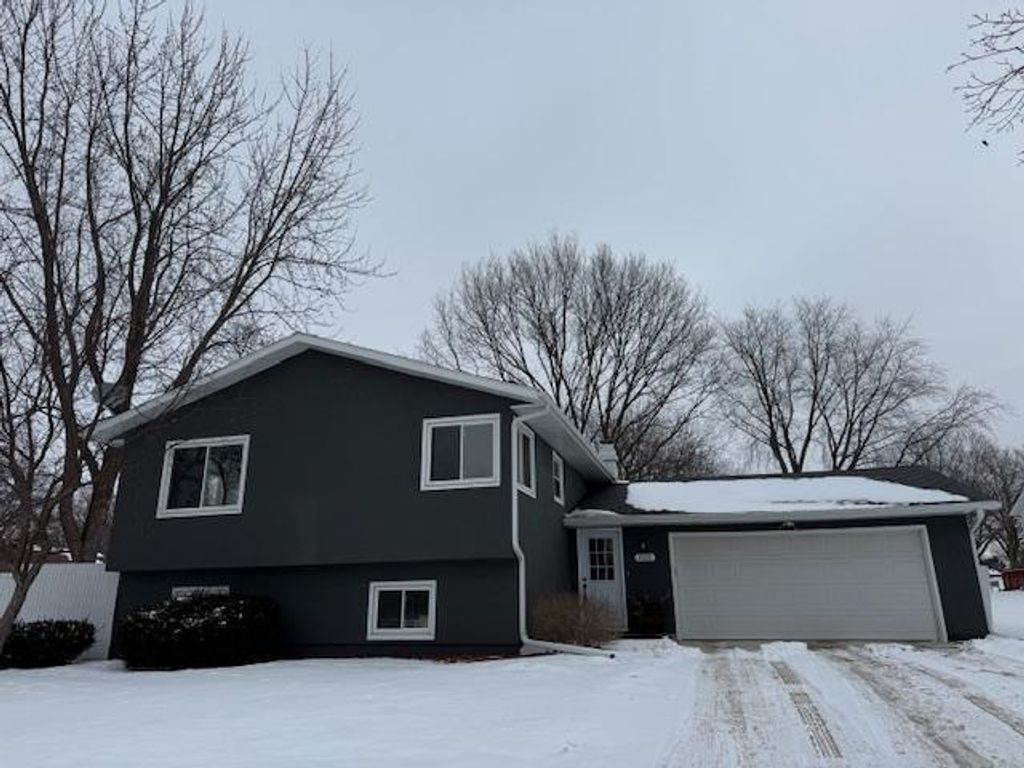Photo of 1515 3rd Avenue NE, Owatonna, MN 55060 (MLS # 7017279)