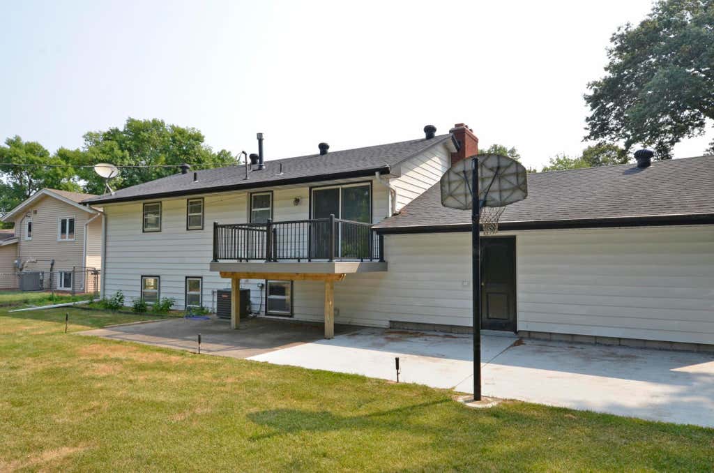 Photo of 2226 Pleasant View Drive, New Brighton, MN 55112 (MLS # 7128280)