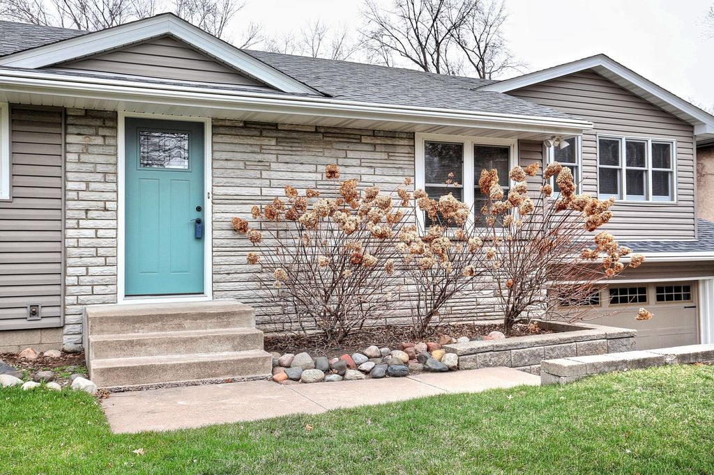 Photo of 267 Hanska Court, Shoreview, MN 55126 (MLS # 7050204)