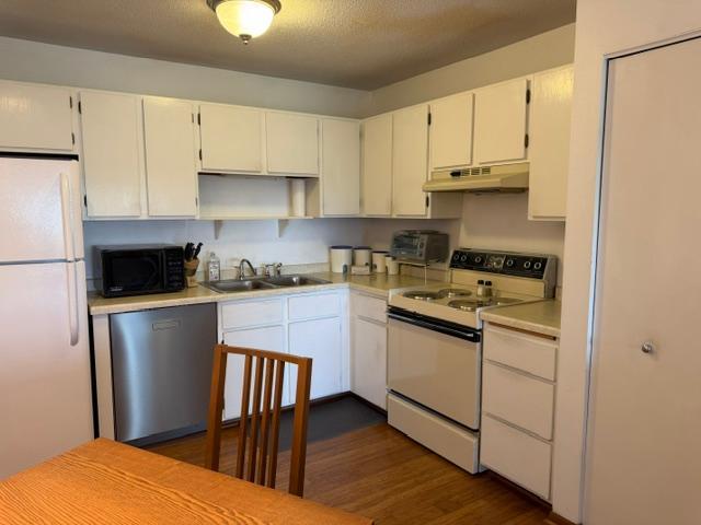 1 W Lake Street 406