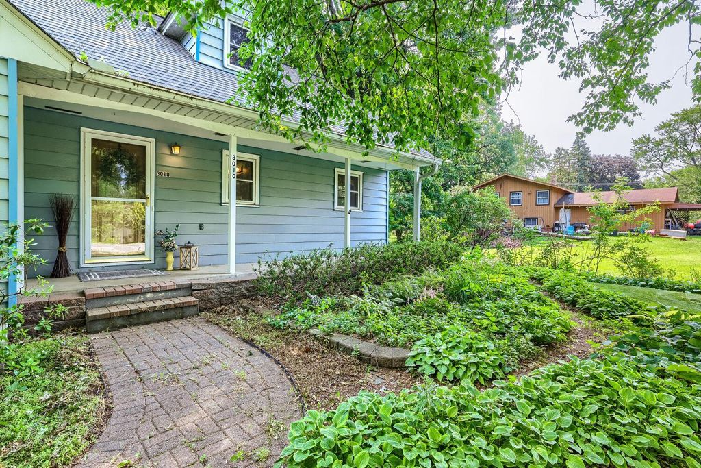Photo of 3010 Fairview Avenue N, Roseville, MN 55113 (MLS # 7039245)