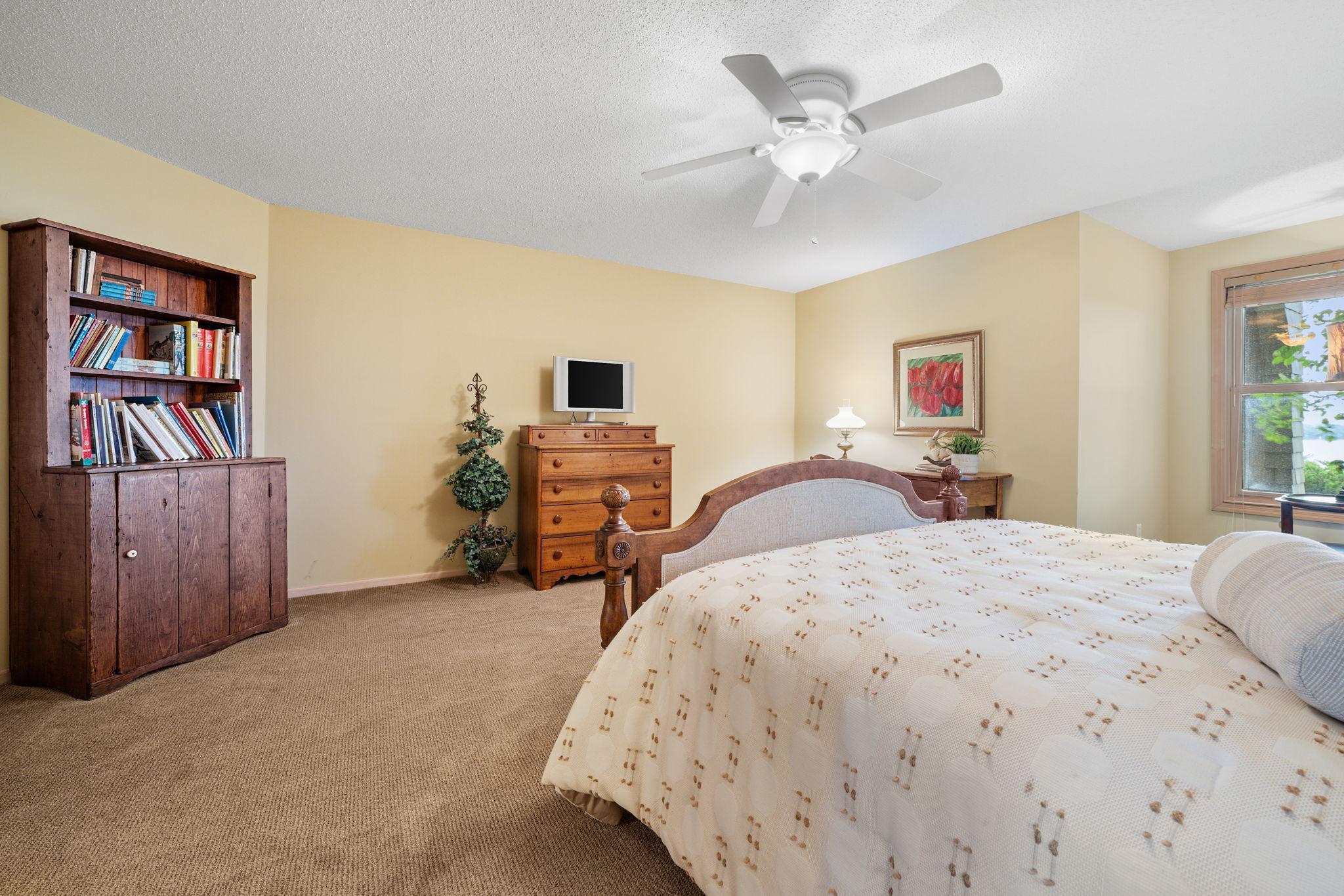 Wayzata, Minnesota, 55391, United States, 4 Bedrooms Bedrooms, ,3 BathroomsBathrooms,Residential,Active,2034253