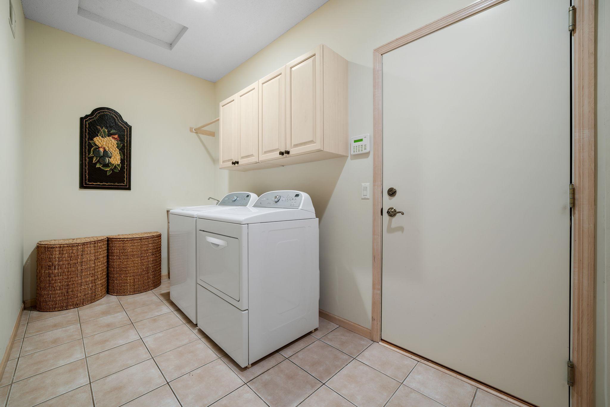 Wayzata, Minnesota, 55391, United States, 4 Bedrooms Bedrooms, ,3 BathroomsBathrooms,Residential,Active,2034253