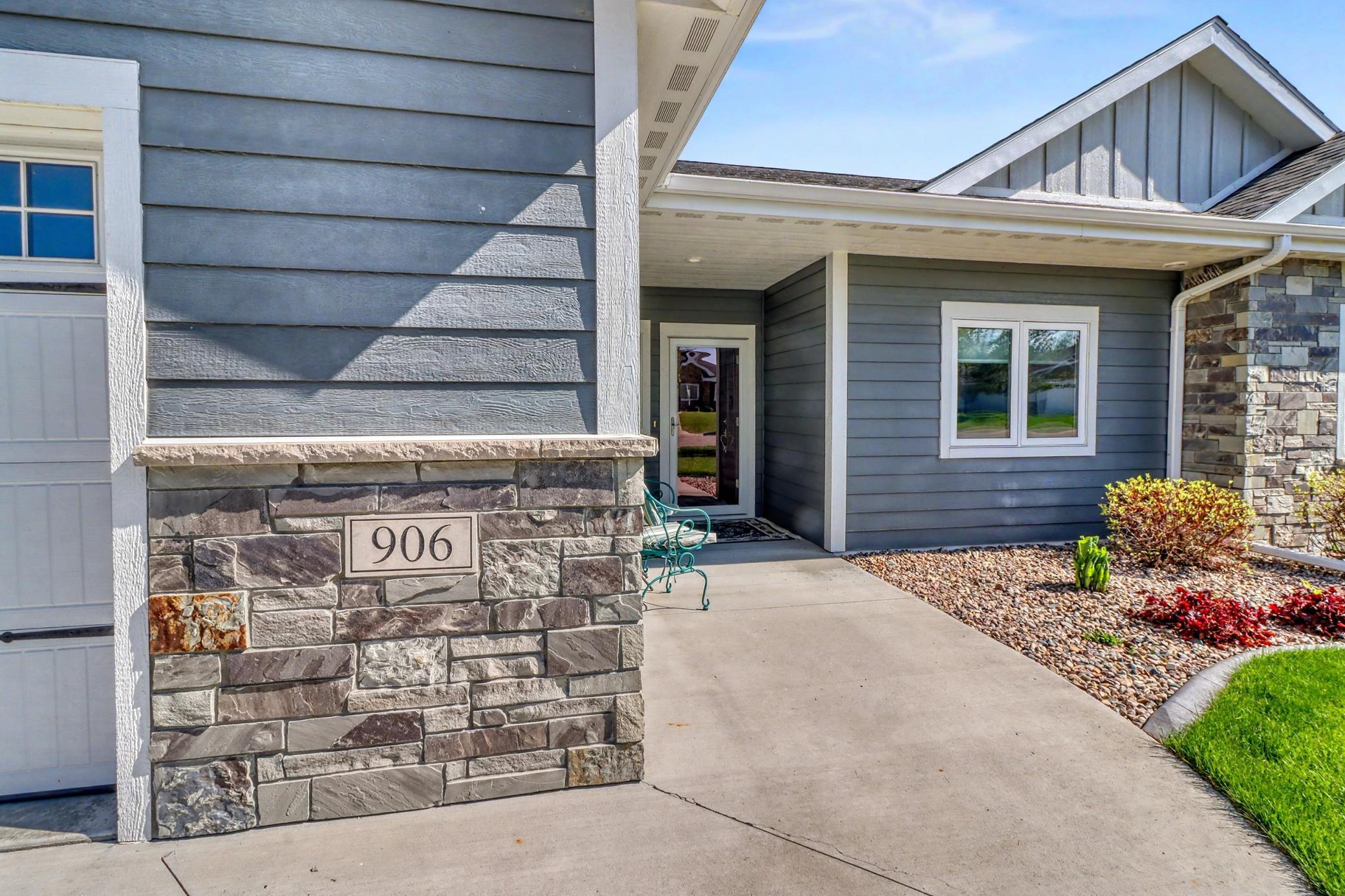 906 Lake Forest Circle