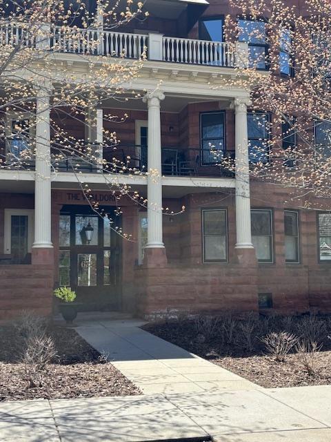 672 Summit Avenue 102