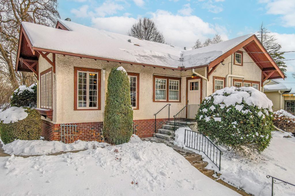 Photo of 2244 Dayton Avenue, Saint Paul, MN 55104 (MLS # 6823094)