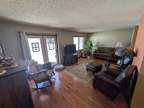 2445 Crestwood Drive North Saint Paul MN 55109