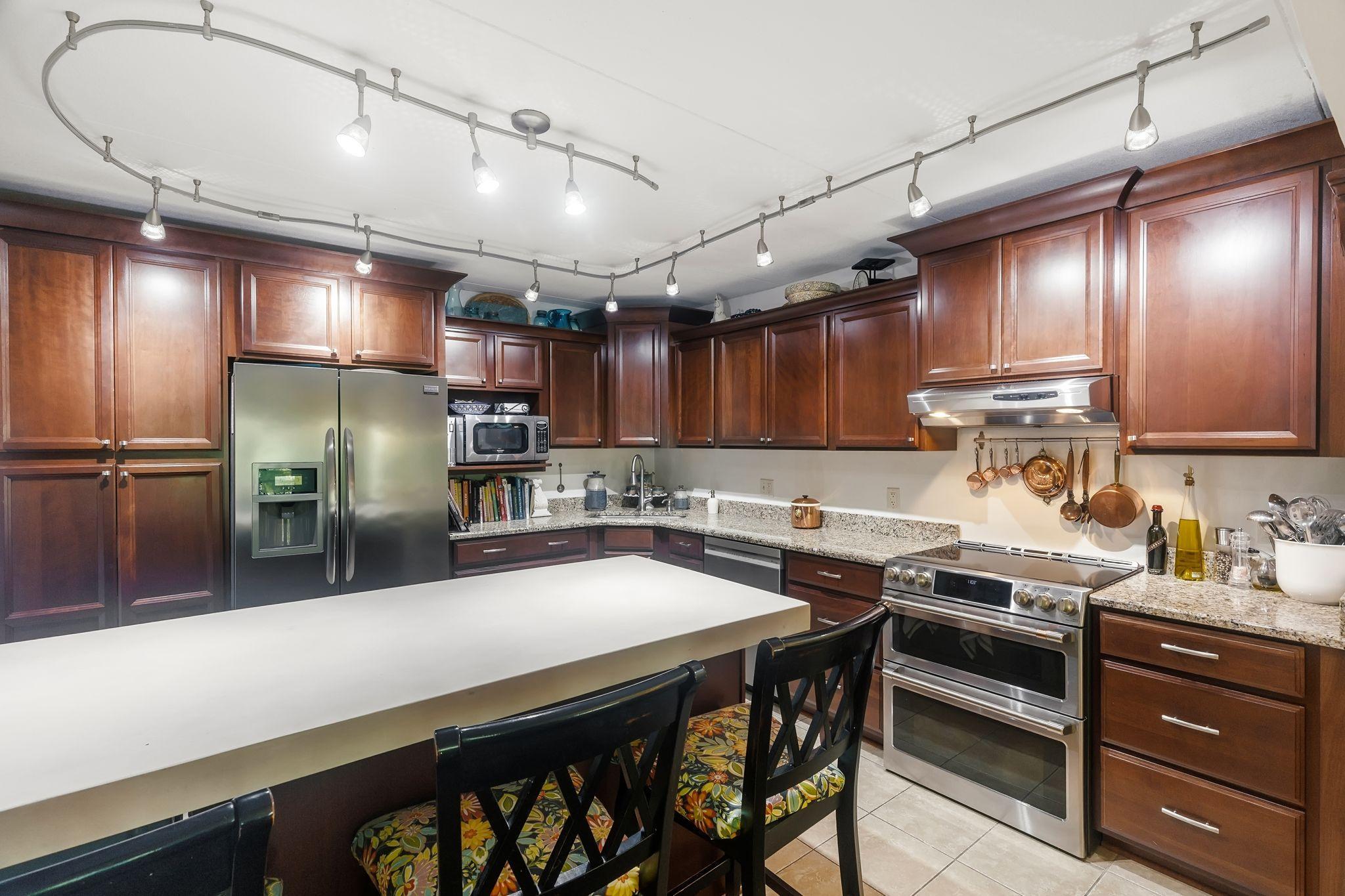 2445 Londin Lane E 202