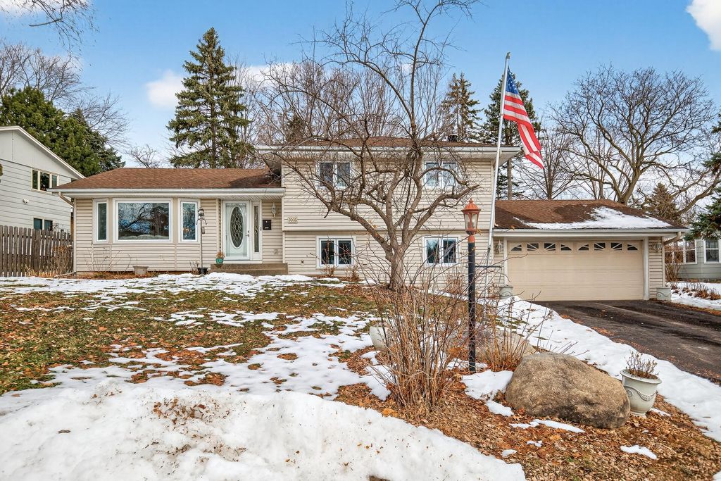 Photo of 3008 E 125th Street, Burnsville, MN 55337 (MLS # 7007946)
