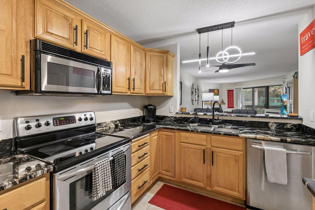 Photo of 7605 Edinborough Way #6117, Edina, MN 55435 (MLS # 7167071)