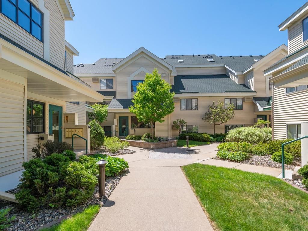 Photo of 7605 Edinborough Way #6214, Minneapolis, MN 55435 (MLS # 7056727)